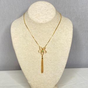 Liz Claiborne C Pendant Chain Necklace Gold Tone Open Flower Central Green Stone